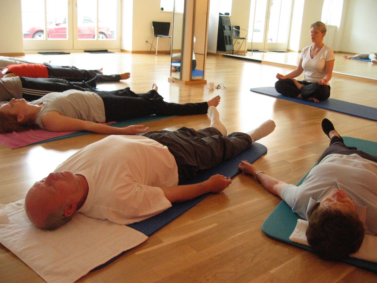 Yoga-Übung im Kulturlade Riniken